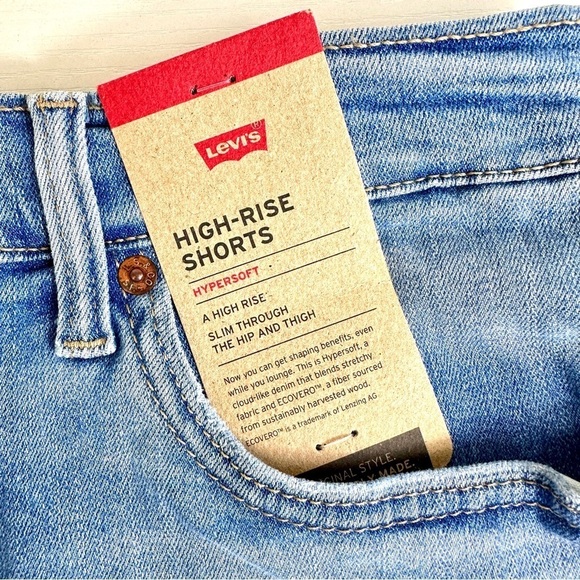 Levi’s Highrise Hypersoft Shorts in Medium Wash Size 28/6 Small - Picture 5 of 13